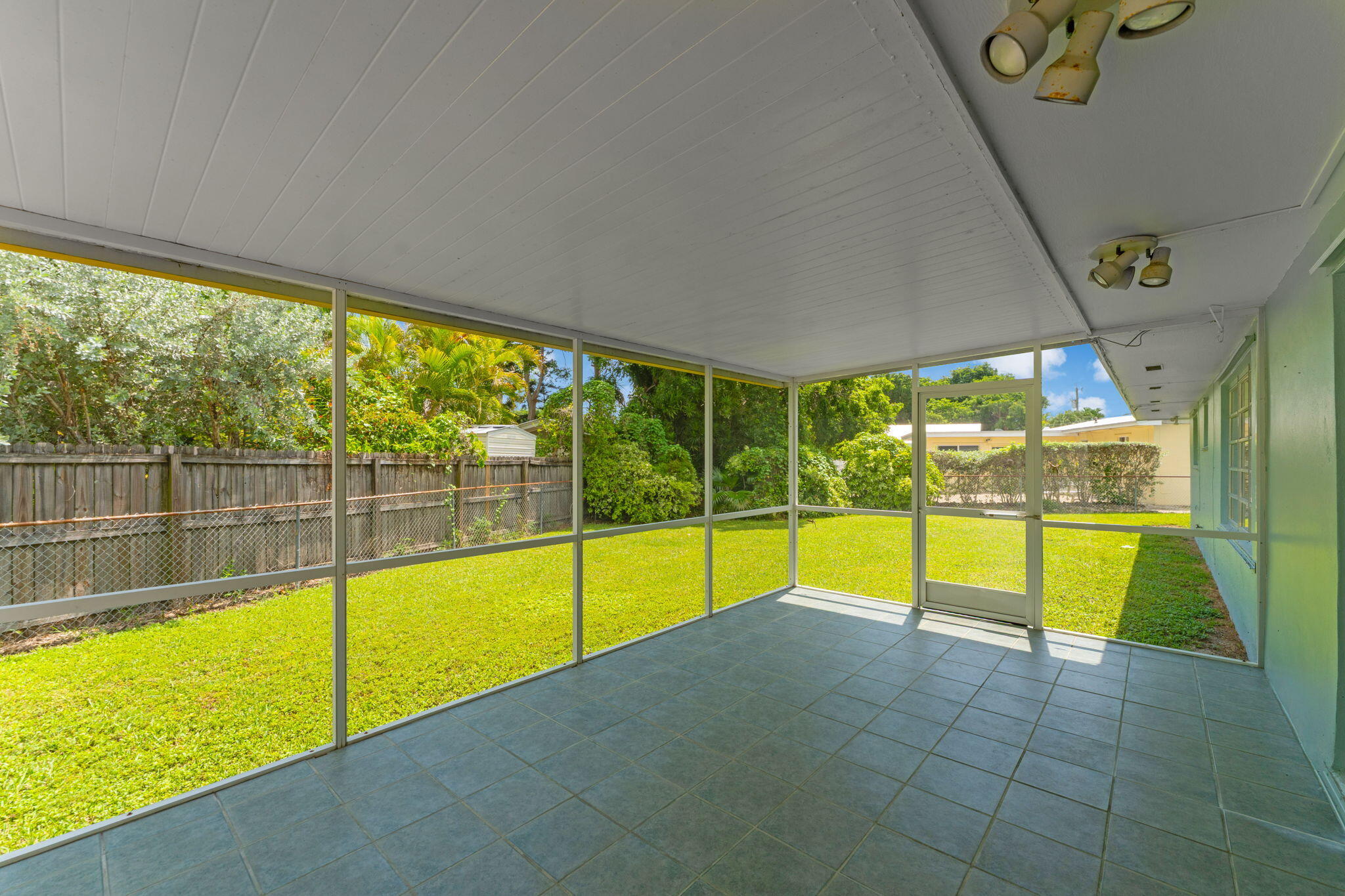 920 La Paloma Road Key Largo, FL 33037 - Photo 8 of 44