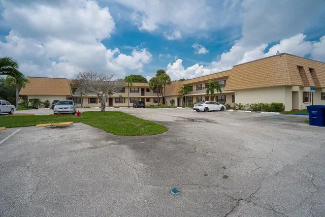 $1,850 | 4151 Oak Terrace Drive, Greenacres, FL 33463