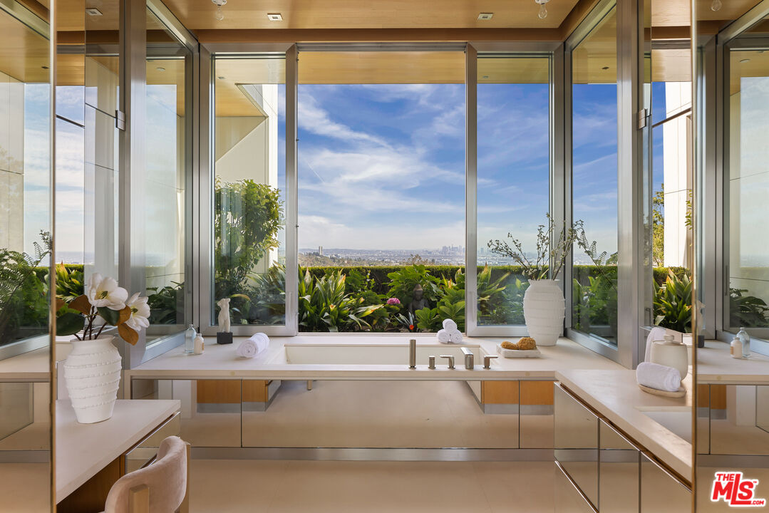 1261 Angelo Drive Beverly Hills, CA 90210 - Photo 18 of 48