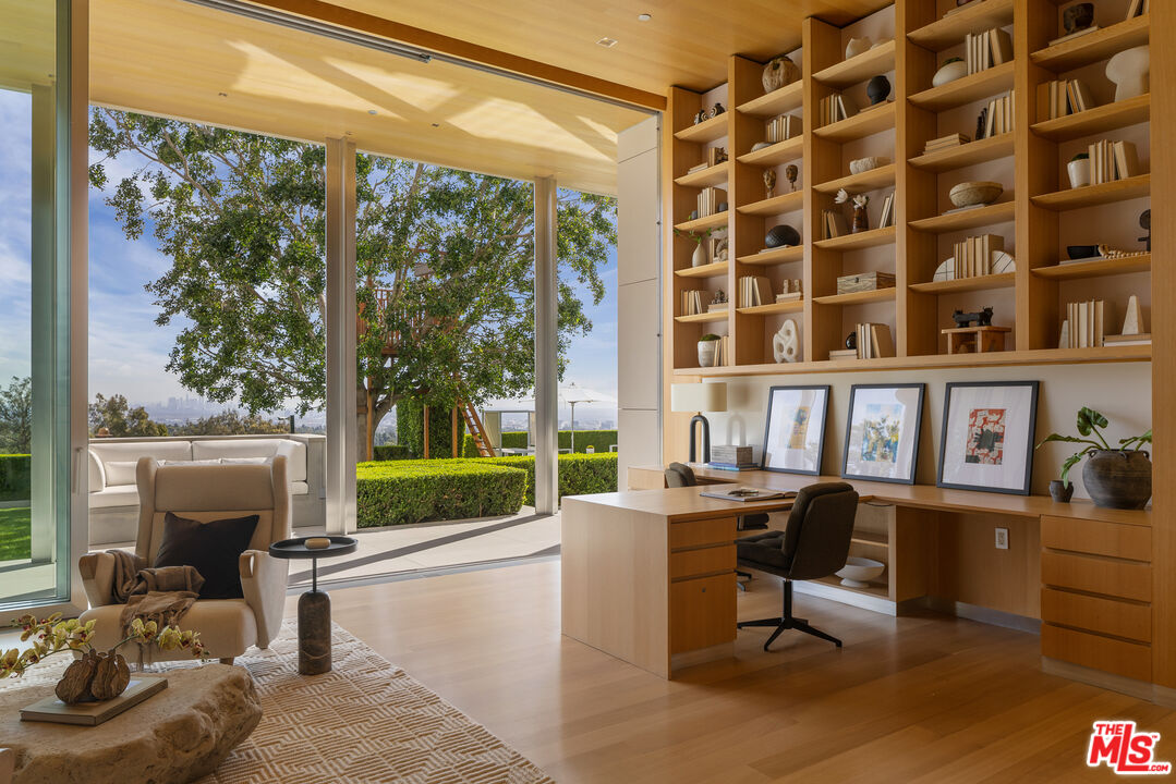 1261 Angelo Drive Beverly Hills, CA 90210 - Photo 10 of 48