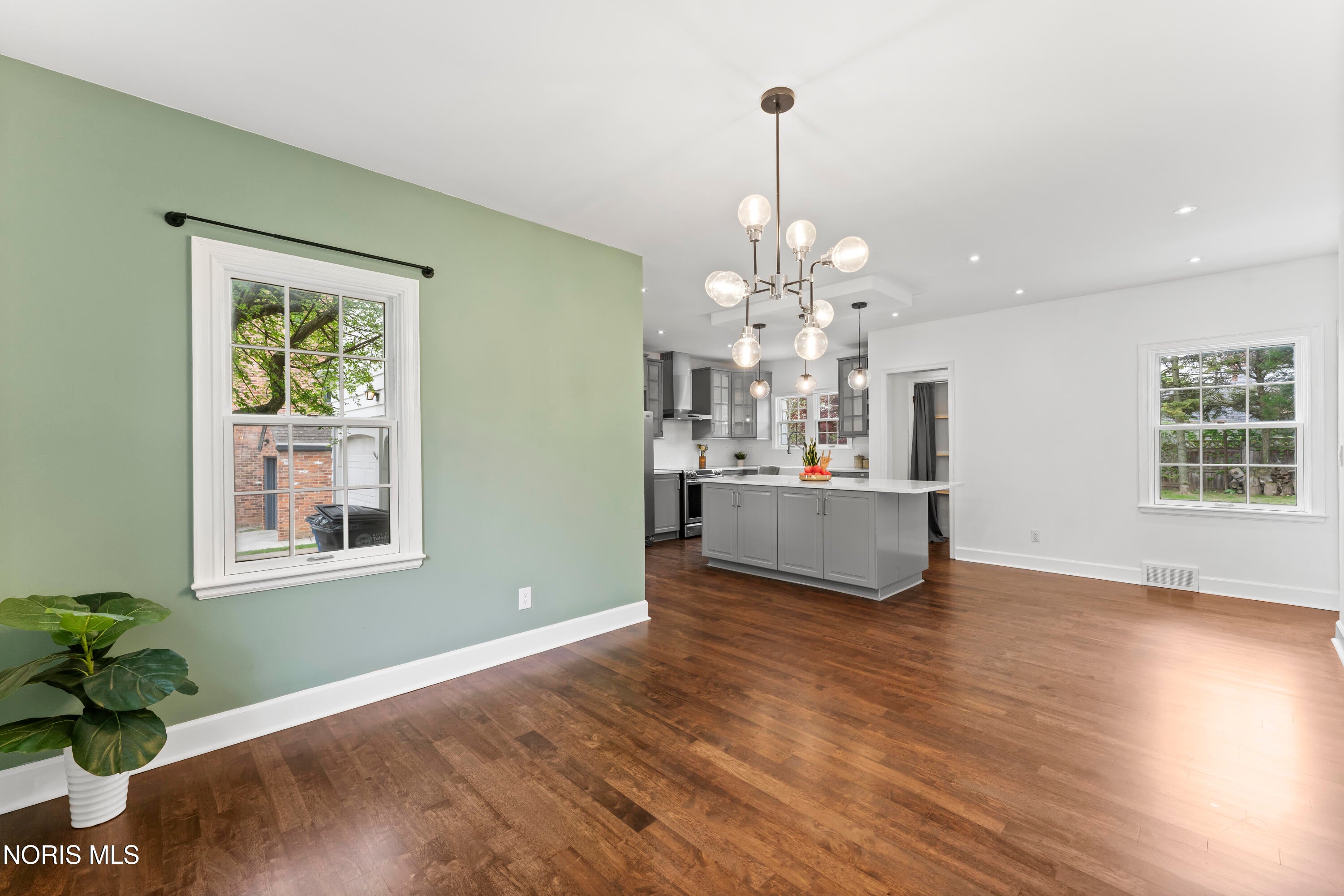 2650 Secor Road Toledo, OH 43606 - Photo 15 of 45 9-Dining-Room-Kitchen