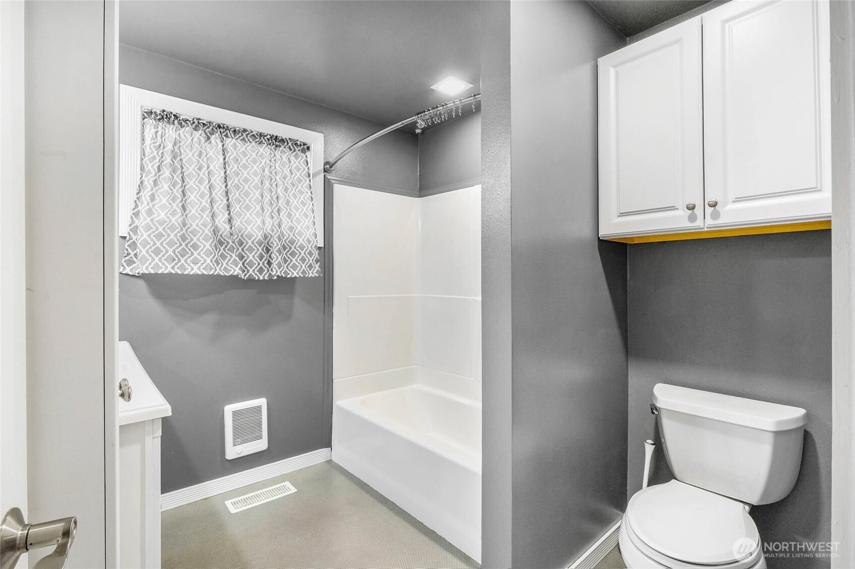 717 South Locust Lane Moses Lake, WA 98837 - Photo 16 of 37