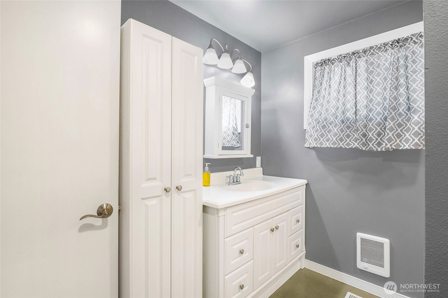 717 South Locust Lane Moses Lake, WA 98837 - Photo 19 of 40