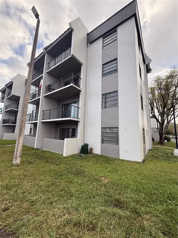 $220,000 | 10431 North Kendall Drive, Unit D104, Miami, FL 33176