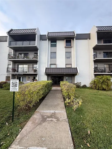 $220,000 | 10431 North Kendall Drive, Unit D104, Miami, FL 33176