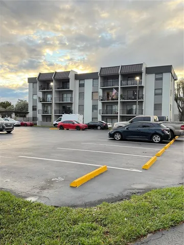 $220,000 | 10431 North Kendall Drive, Unit D104, Miami, FL 33176