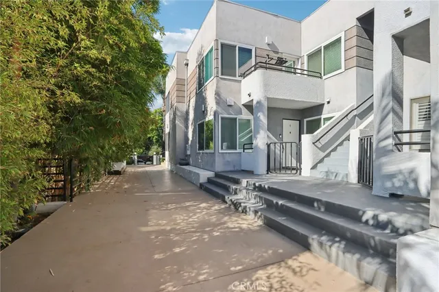 $779,000 | 360 South Los Robles Avenue, Unit 11, Pasadena, CA 91101