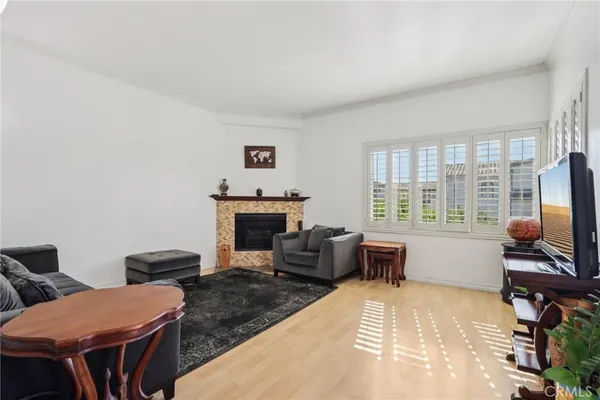 $779,000 | 360 South Los Robles Avenue, Unit 11, Pasadena, CA 91101