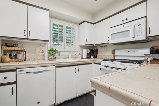 $779,000 | 360 South Los Robles Avenue, Unit 11, Pasadena, CA 91101