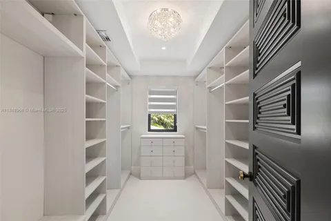 $9,900,000 | 2321 North Bay Road, Miami Beach, FL 33140