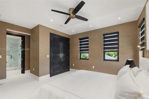 $9,900,000 | 2321 North Bay Road, Miami Beach, FL 33140