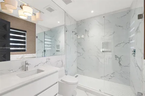 $9,900,000 | 2321 North Bay Road, Miami Beach, FL 33140