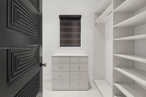 $9,900,000 | 2321 North Bay Road, Miami Beach, FL 33140