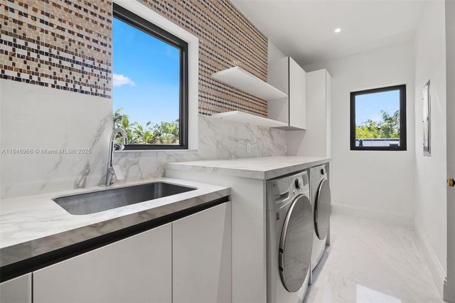 $9,900,000 | 2321 North Bay Road, Miami Beach, FL 33140