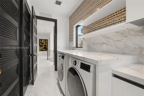 $9,900,000 | 2321 North Bay Road, Miami Beach, FL 33140