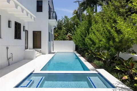 $9,900,000 | 2321 North Bay Road, Miami Beach, FL 33140