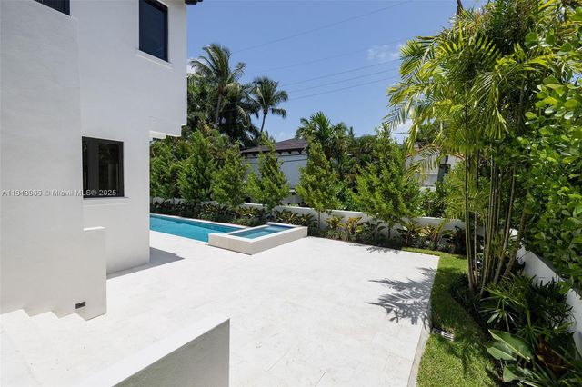 $9,900,000 | 2321 North Bay Road, Miami Beach, FL 33140