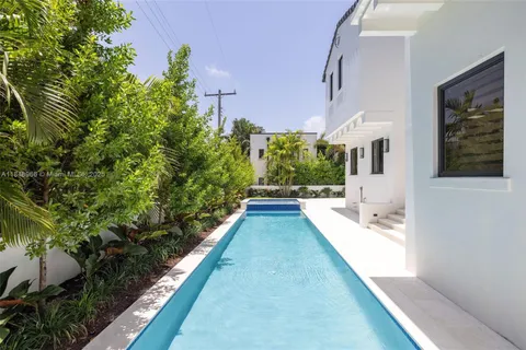 $9,900,000 | 2321 North Bay Road, Miami Beach, FL 33140