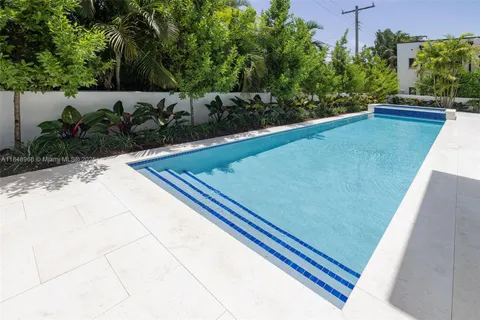 $9,900,000 | 2321 North Bay Road, Miami Beach, FL 33140