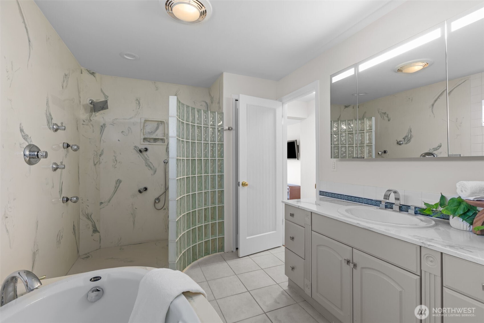 4105 Southwest 109th Street Seattle, WA 98146 - Photo 24 of 40