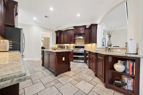 $1,150,000 | 633 Crenshaw Road, Houston, TX 77504