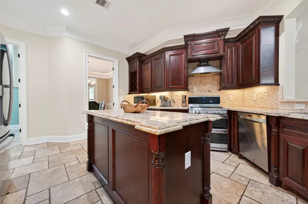 $1,150,000 | 633 Crenshaw Road, Houston, TX 77504