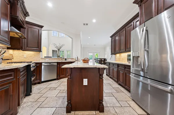 $1,150,000 | 633 Crenshaw Road, Houston, TX 77504
