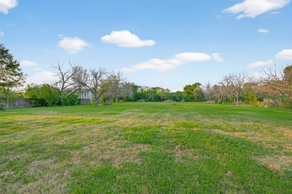 $1,150,000 | 633 Crenshaw Road, Houston, TX 77504