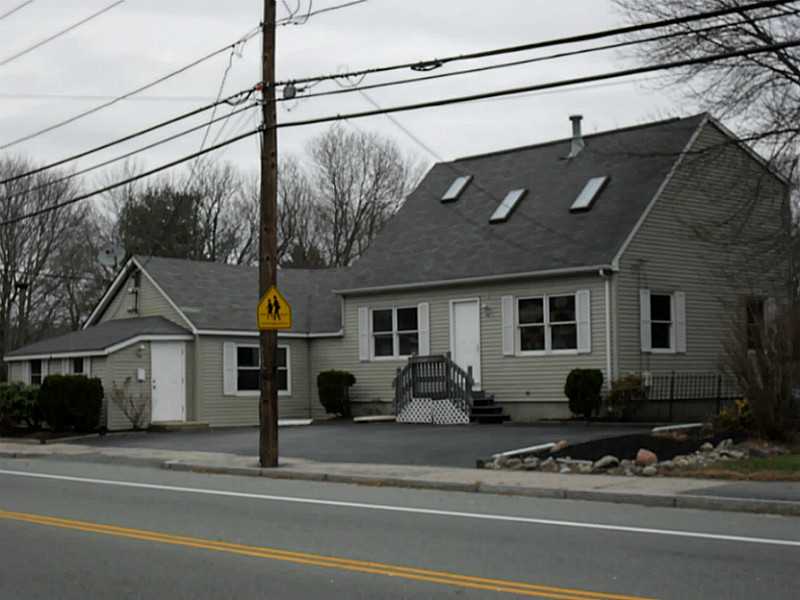 1522 West Shore Road Warwick, RI 02889 - Photo 1 of 21 Exterior Front.
