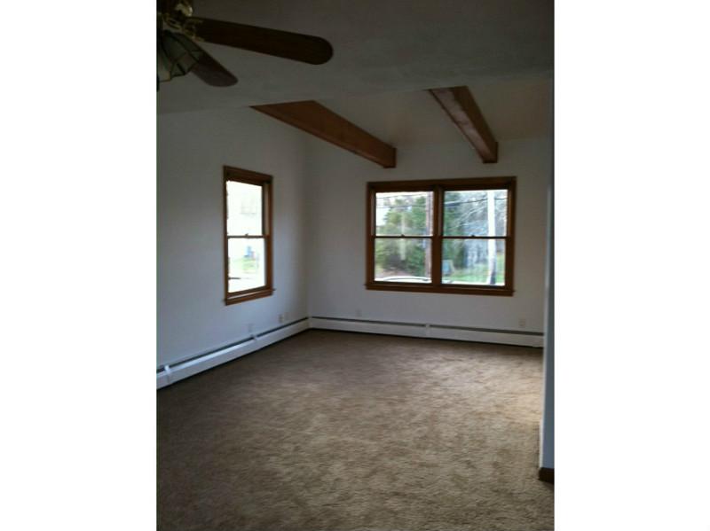 1522 West Shore Road Warwick, RI 02889 - Photo 5 of 21 Living Room.