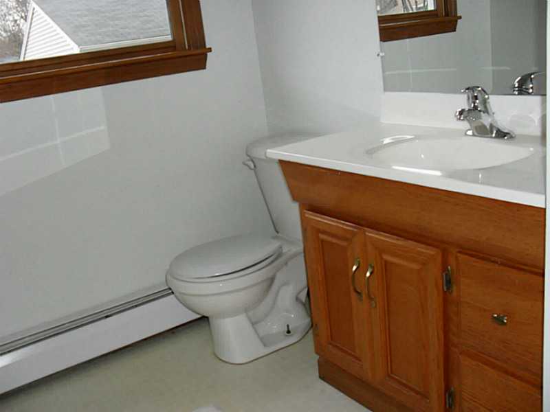 1522 West Shore Road Warwick, RI 02889 - Photo 9 of 21 Bathroom.