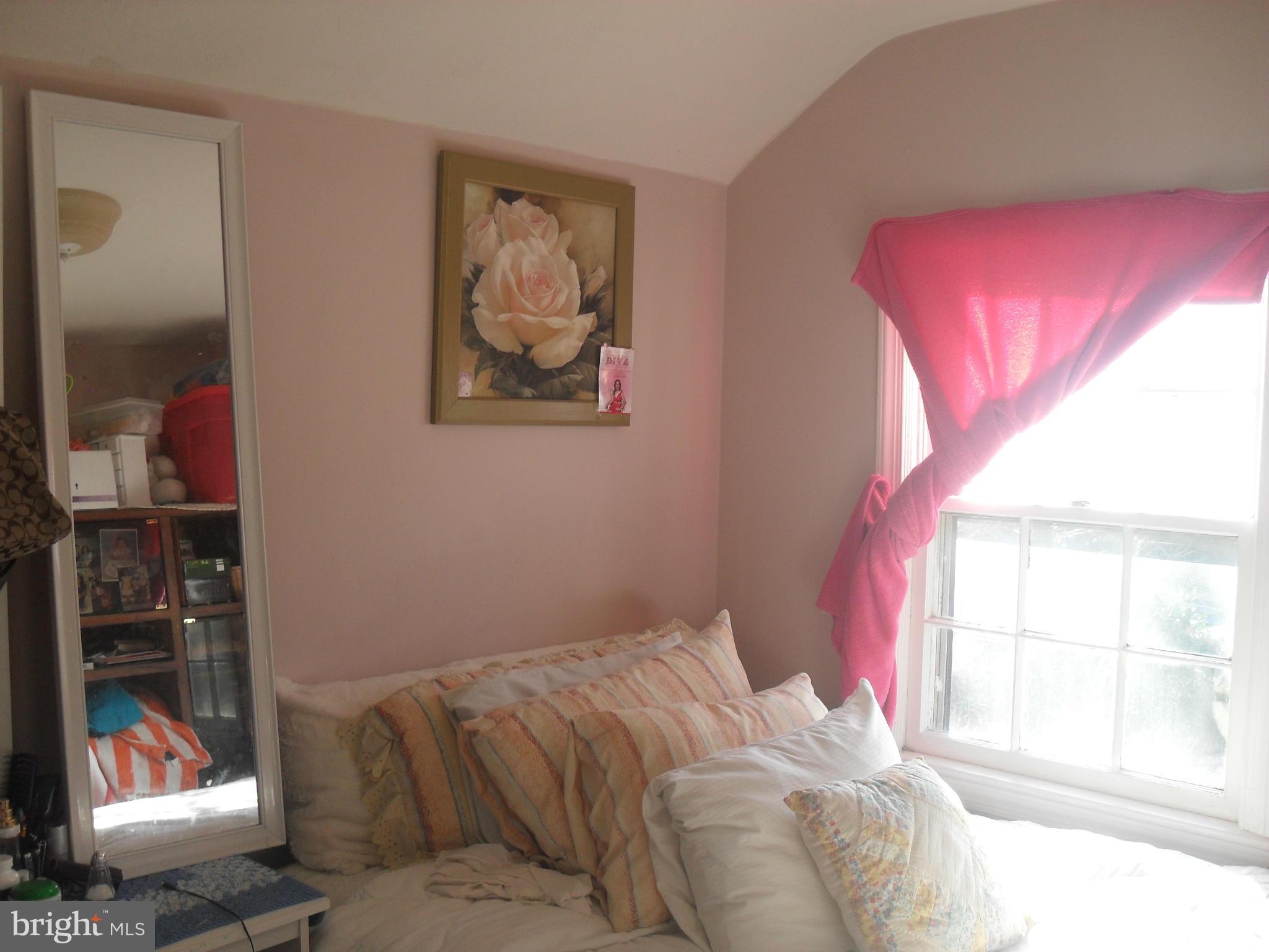 2014 Evans Parkway Silver Spring, MD 20902 - Photo 4 of 8 a bedroom with a bed and a painting on the wall