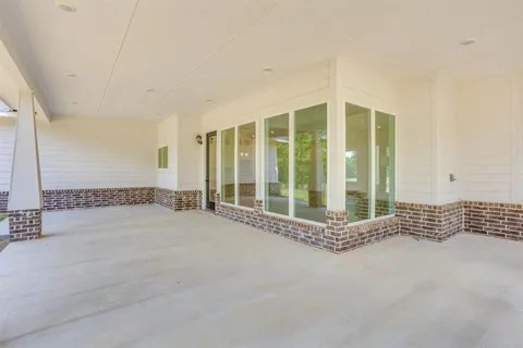 $650,000 | 247 Silver Lakes Drive, Sunset, TX 76270