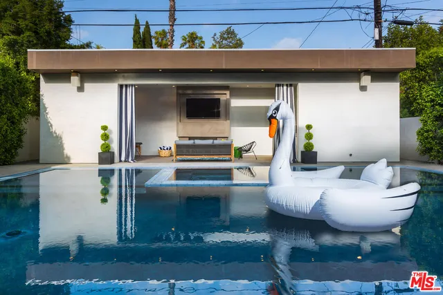 a view of house and outdoor space