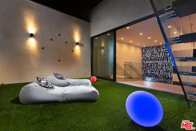 $26,000 | 726 North Martel Avenue, Los Angeles, CA 90046