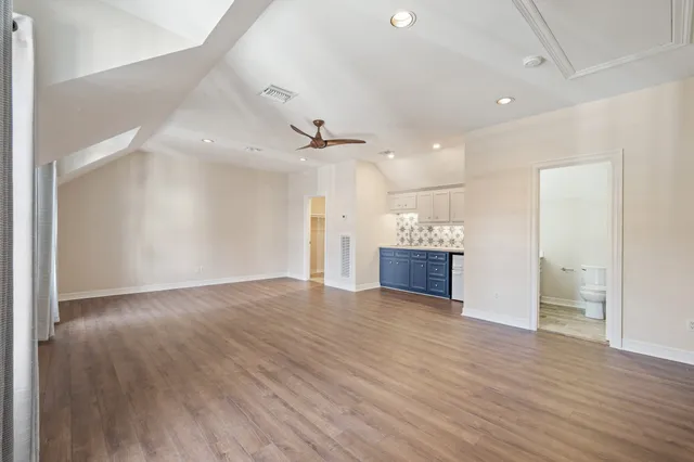 $1,950 | 3 Courtlandt Place, Houston, TX 77006