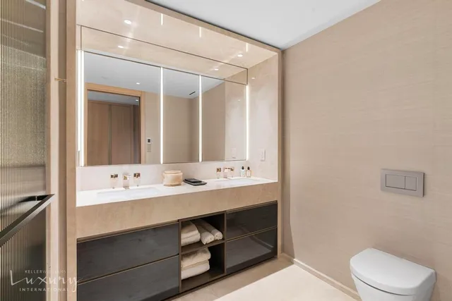 a sign that is sitting on a brick wall