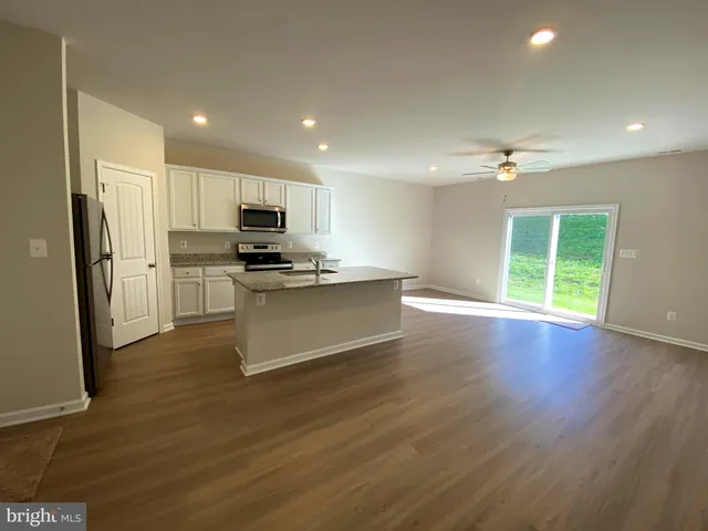 $1,750 | 134 Bloomsbury Street, Falling Waters, WV 25419