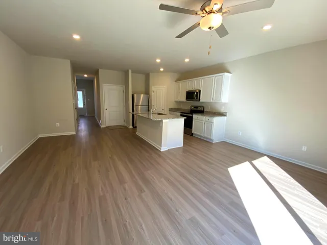 $1,750 | 134 Bloomsbury Street, Falling Waters, WV 25419