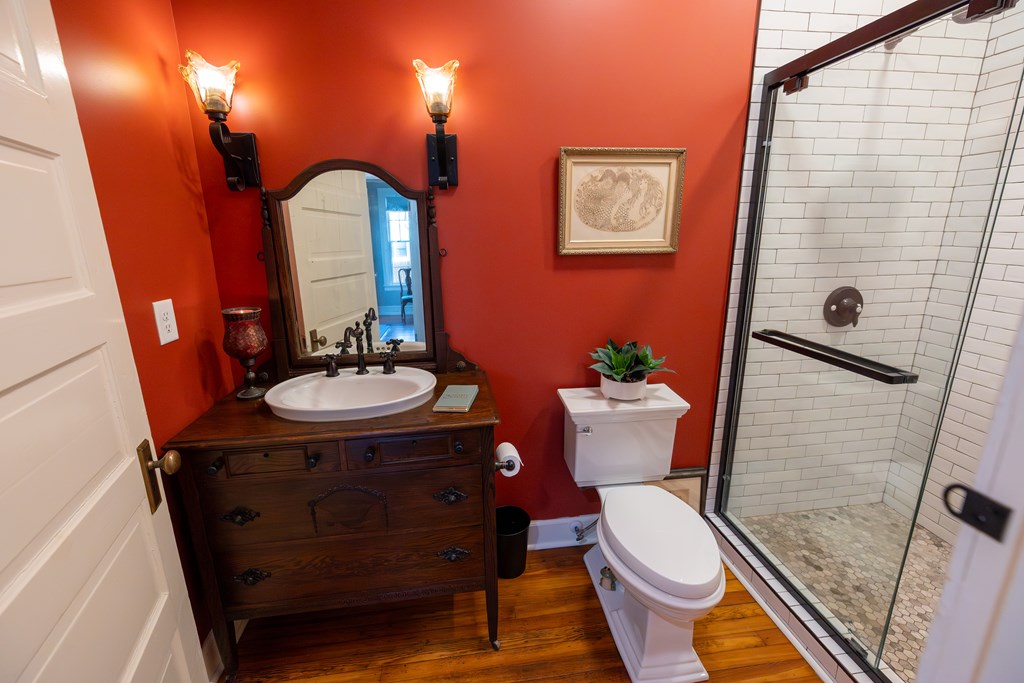 1415 3rd Avenue Columbus, GA 31901 - Photo 13 of 51 Full Guest Bath