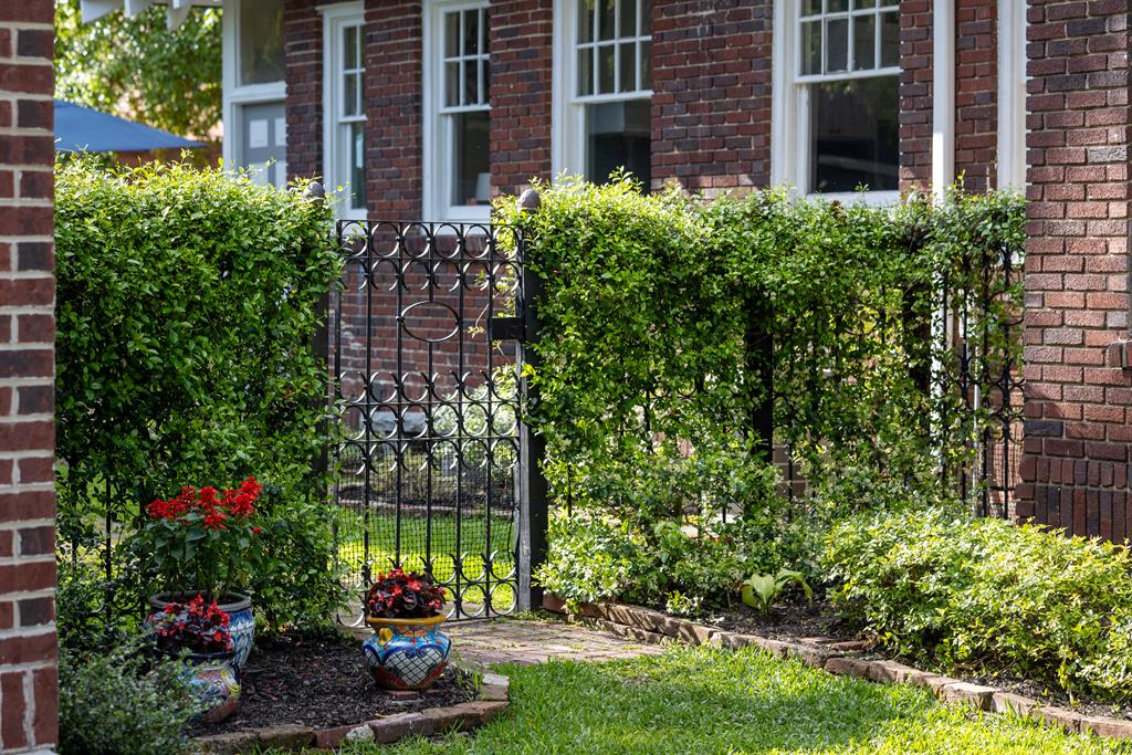 1415 3rd Avenue Columbus, GA 31901 - Photo 5 of 51 Gateway to your Private Yard