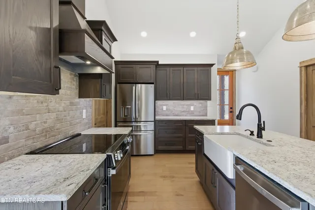 $795,000 | 106 Fairway Circle, Townsend, TN 37882