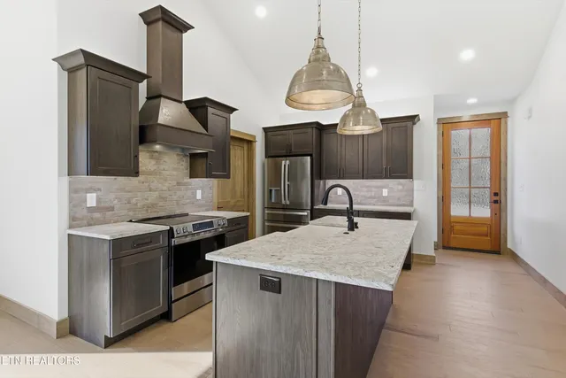 $795,000 | 106 Fairway Circle, Townsend, TN 37882