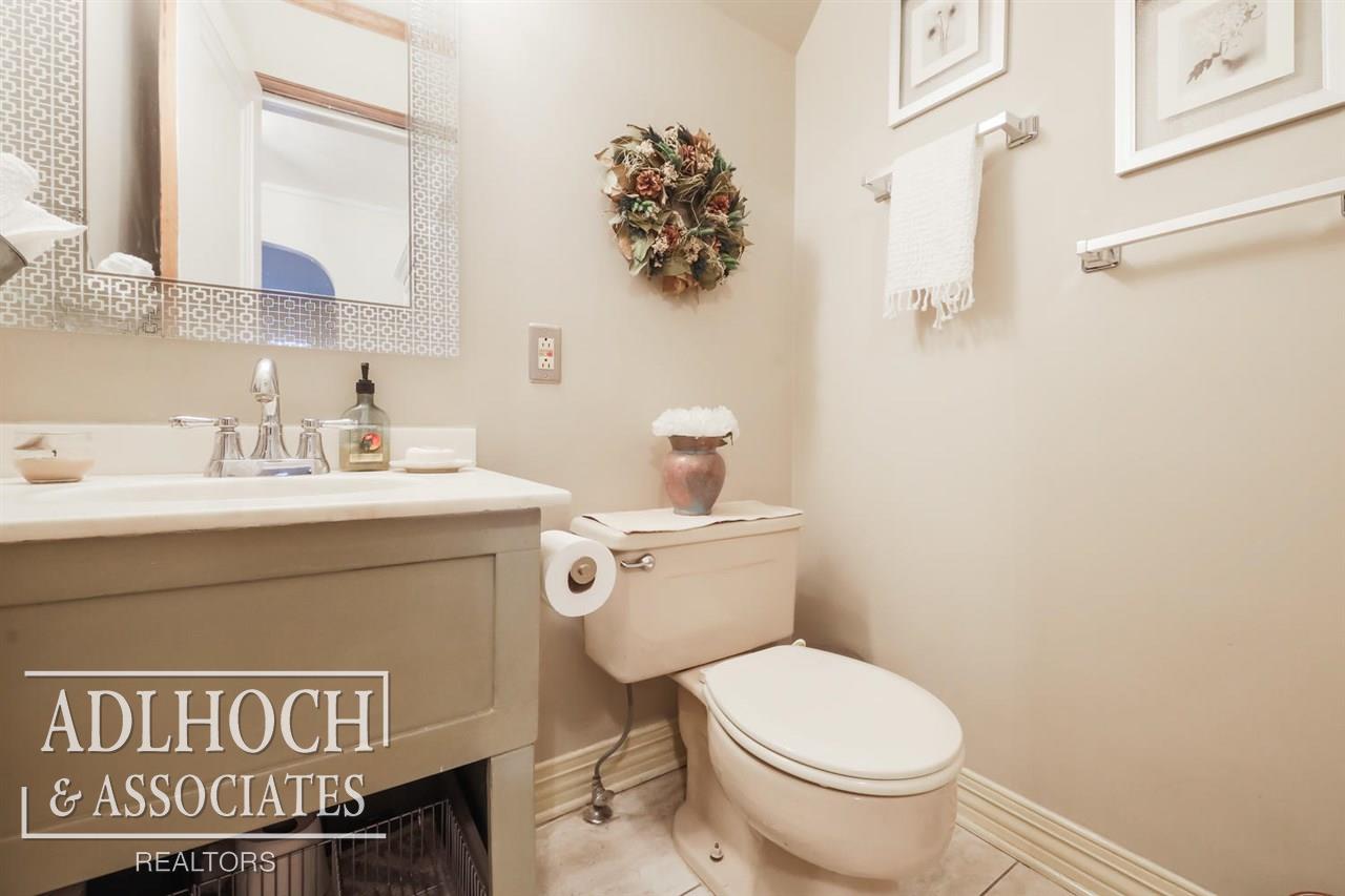 244 Fisher Road Grosse Pointe, MI 48230 - Photo 5 of 32 31338724-5.JPG