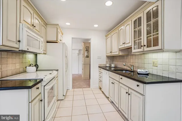 $349,900 | 563 Florida Avenue, Unit 102, Herndon, VA 20170