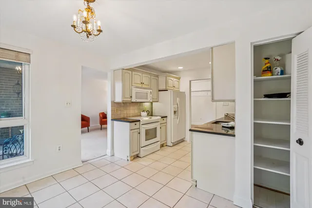 $349,900 | 563 Florida Avenue, Unit 102, Herndon, VA 20170