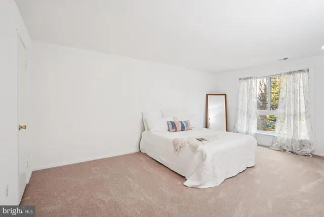 $349,900 | 563 Florida Avenue, Unit 102, Herndon, VA 20170