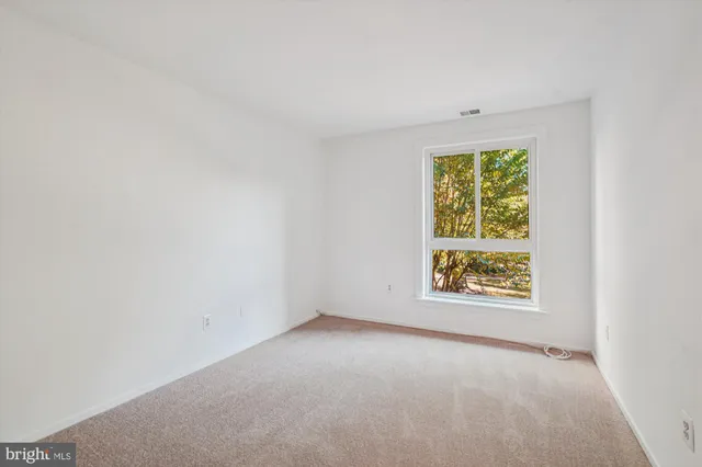 $349,900 | 563 Florida Avenue, Unit 102, Herndon, VA 20170