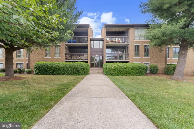 $349,900 | 563 Florida Avenue, Unit 102, Herndon, VA 20170