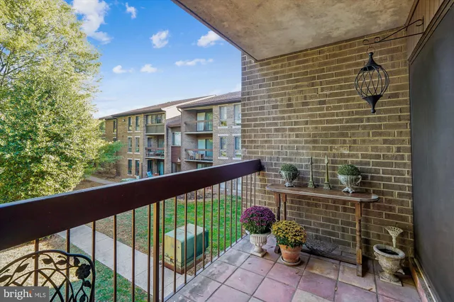 $349,900 | 563 Florida Avenue, Unit 102, Herndon, VA 20170